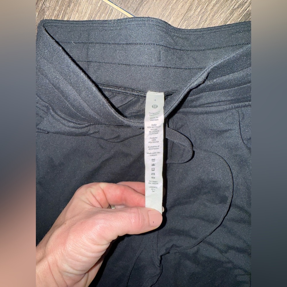 Lululemon size 4 joggers- worn twice